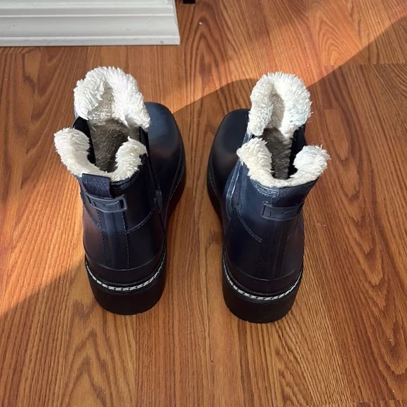 Navy and White Chelsea Winter Boots with Cozy Lining size 8 - Picture 3 of 4